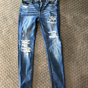 👖 Distressed American Eagle skinny jeans 👖